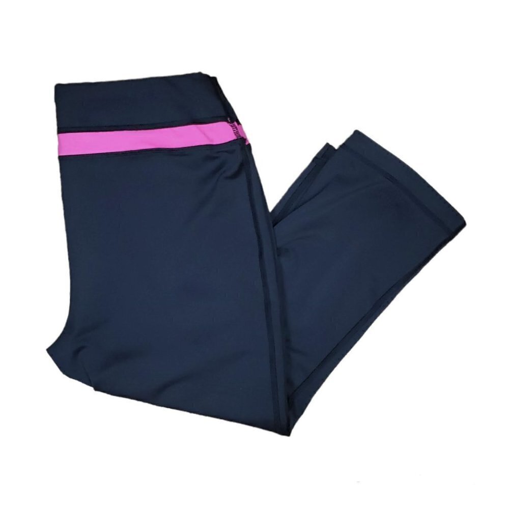 🚨038 Reebok Play Dry Black and Pink Cropped Performance Leggings